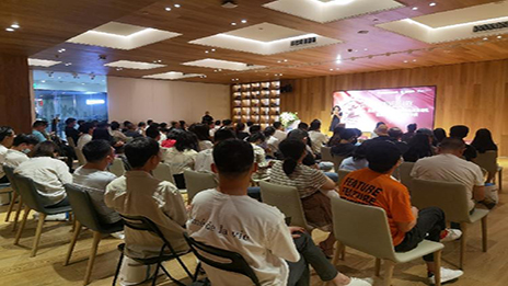 77����֮��Я�ְ�����ƽ��Ƽ�������&ldquo;��Ӣ���ֲ�&rdquo;