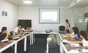 ���Ϸ��꿪չ�ݽ���̸��ר����ѵ